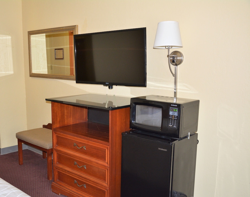 Columbus Grand Hotel and Banquet Center 7/33