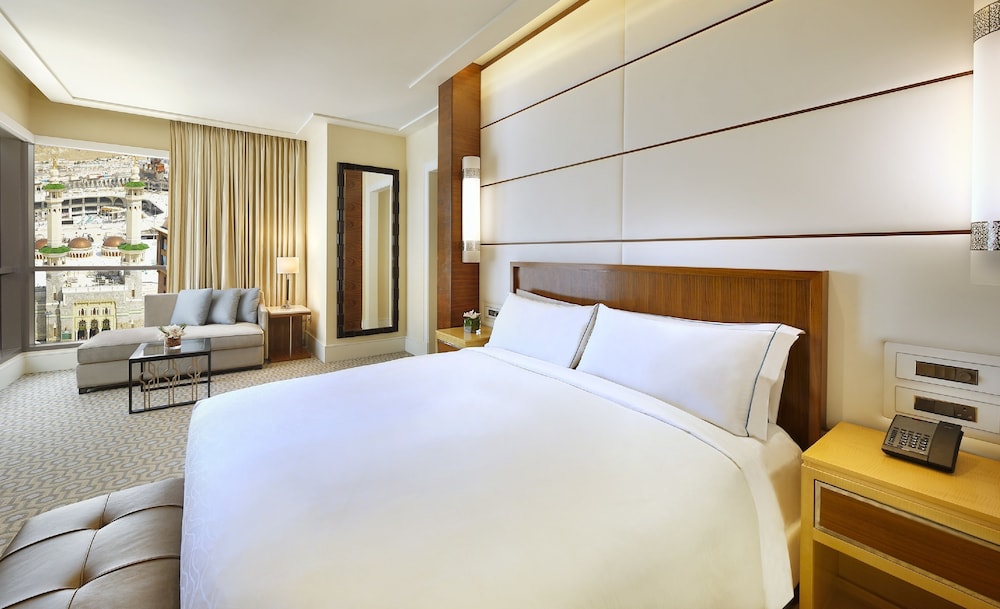 DELUXE, SUITE, KING BED, HARAM VIEW