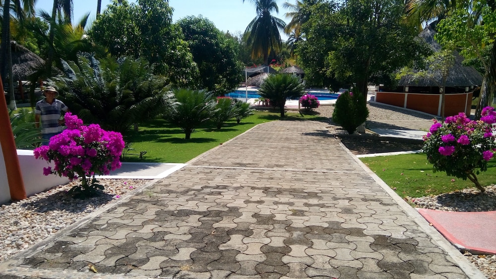 Hotel &amp; Club Campestre Altos Paraiso 41/50