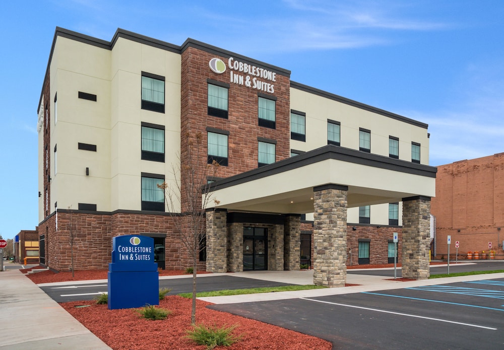 Cobblestone Inn & Suites - Ashland 1/50