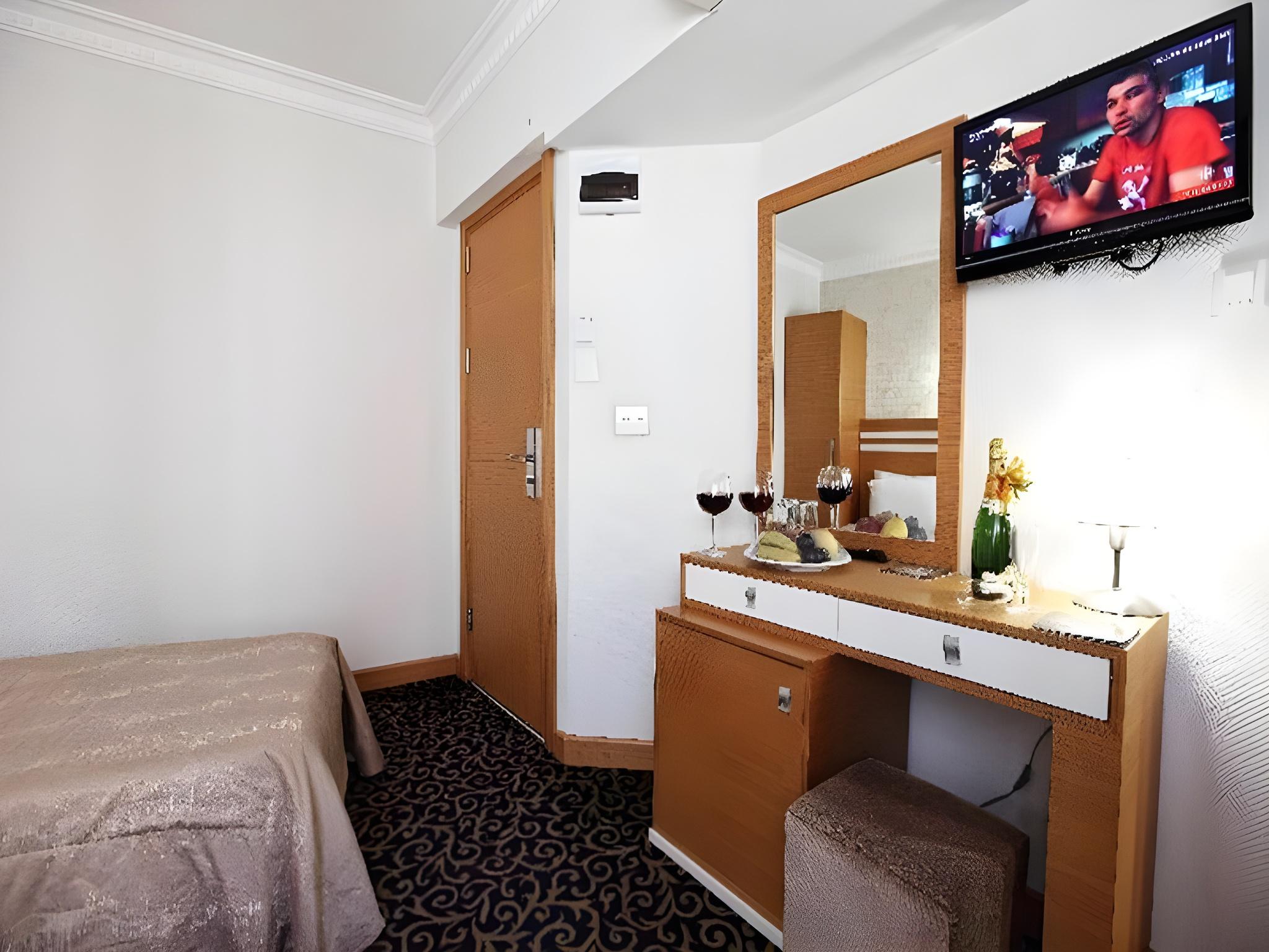 Room, Single