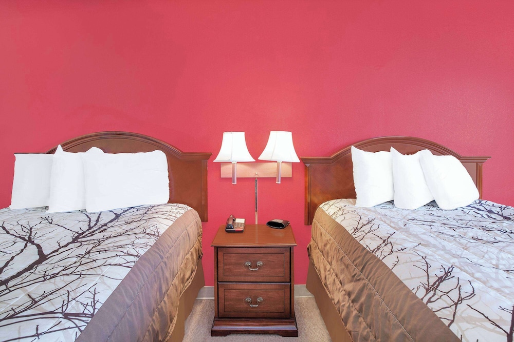 Days Inn by Wyndham Newton MS/I-20 8/23