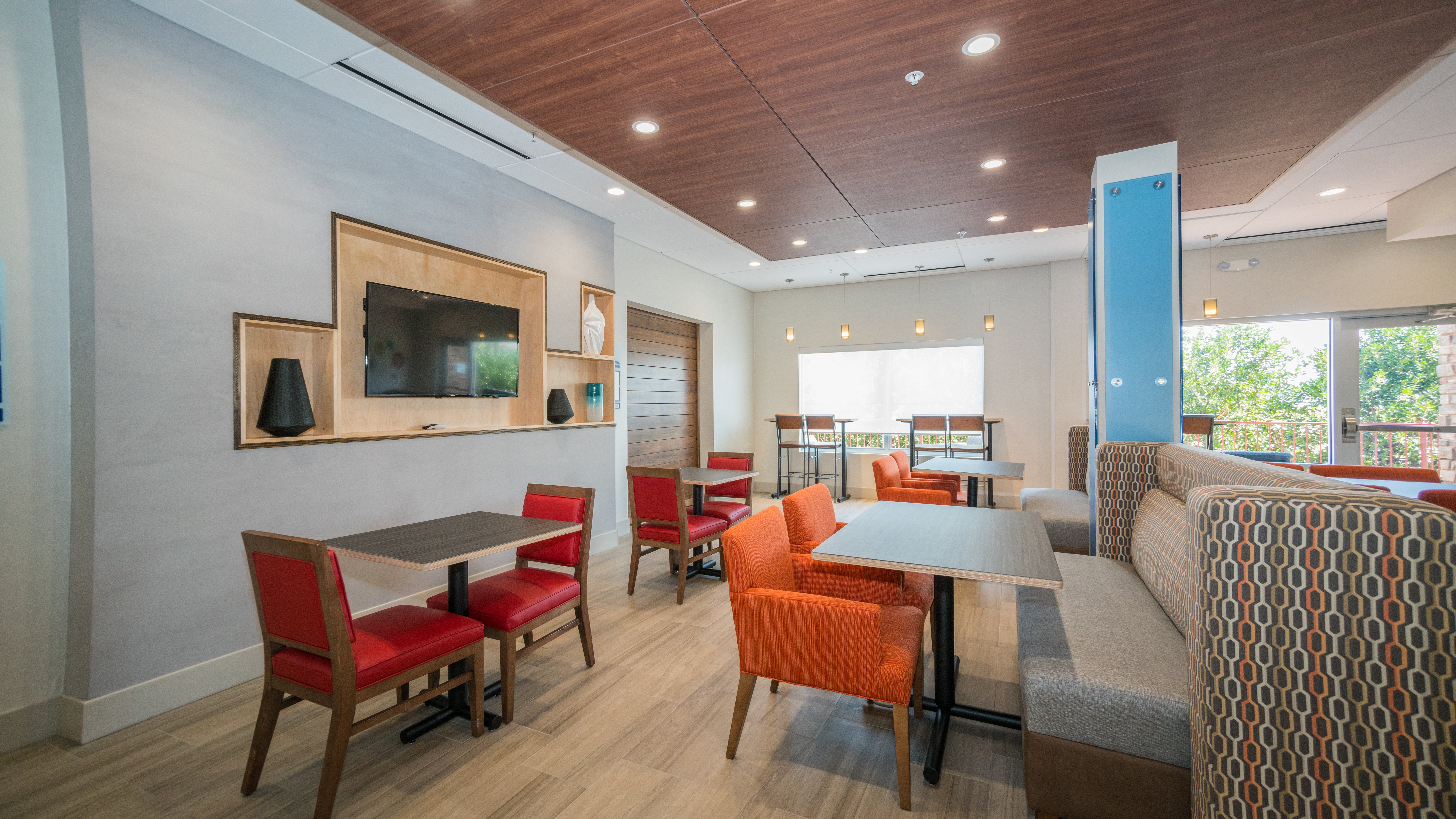 Holiday Inn Express & Suites Southaven Central - Memphis 39/53