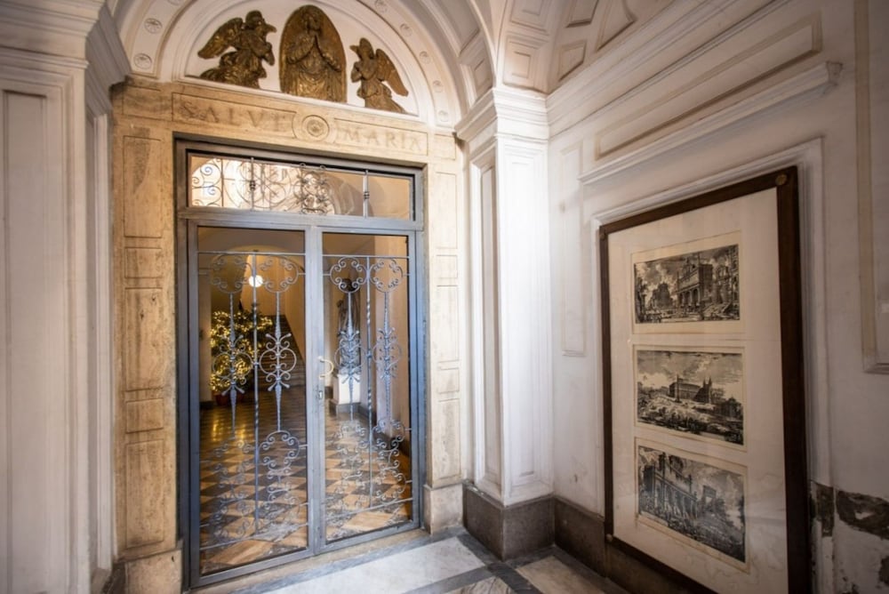 Trevi Fountain Superior 3 bdr apartment 20/49