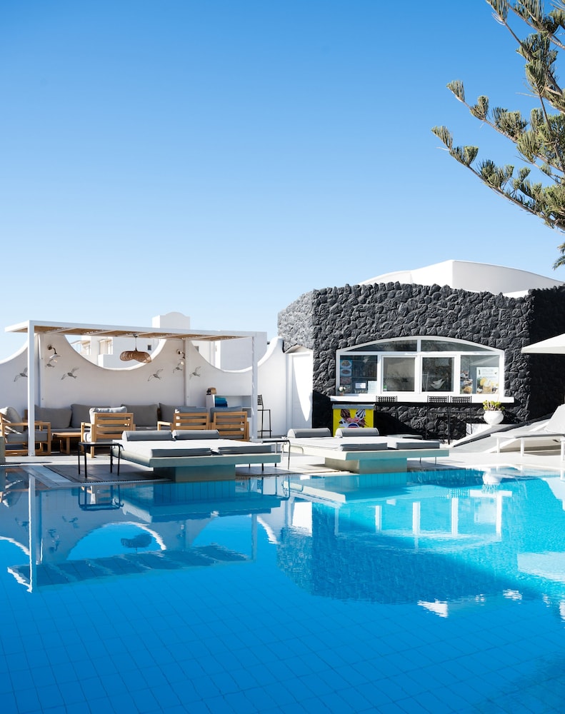 Daedalus in SANTORINI