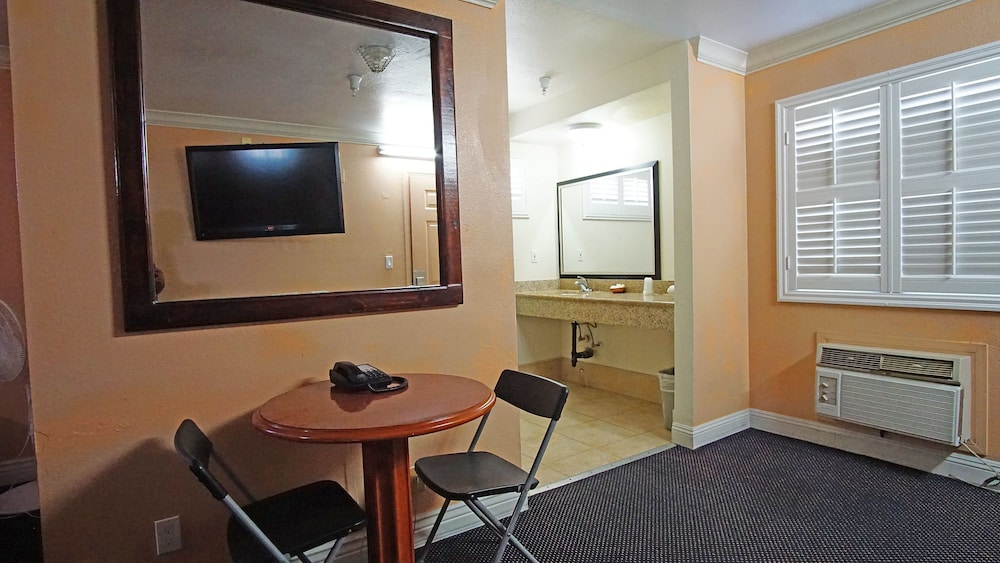 Lincoln Motel 43/58