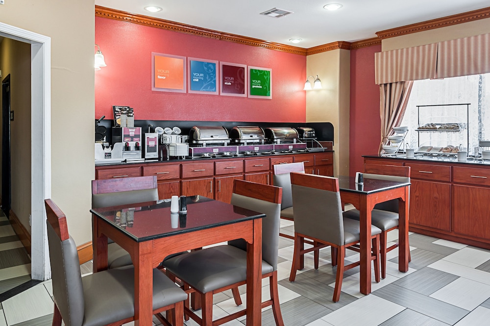 Comfort Suites Lake Charles 34/48