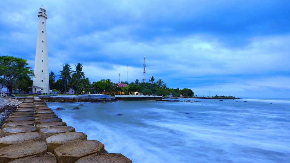 Aston Anyer Beach Hotel 40/50