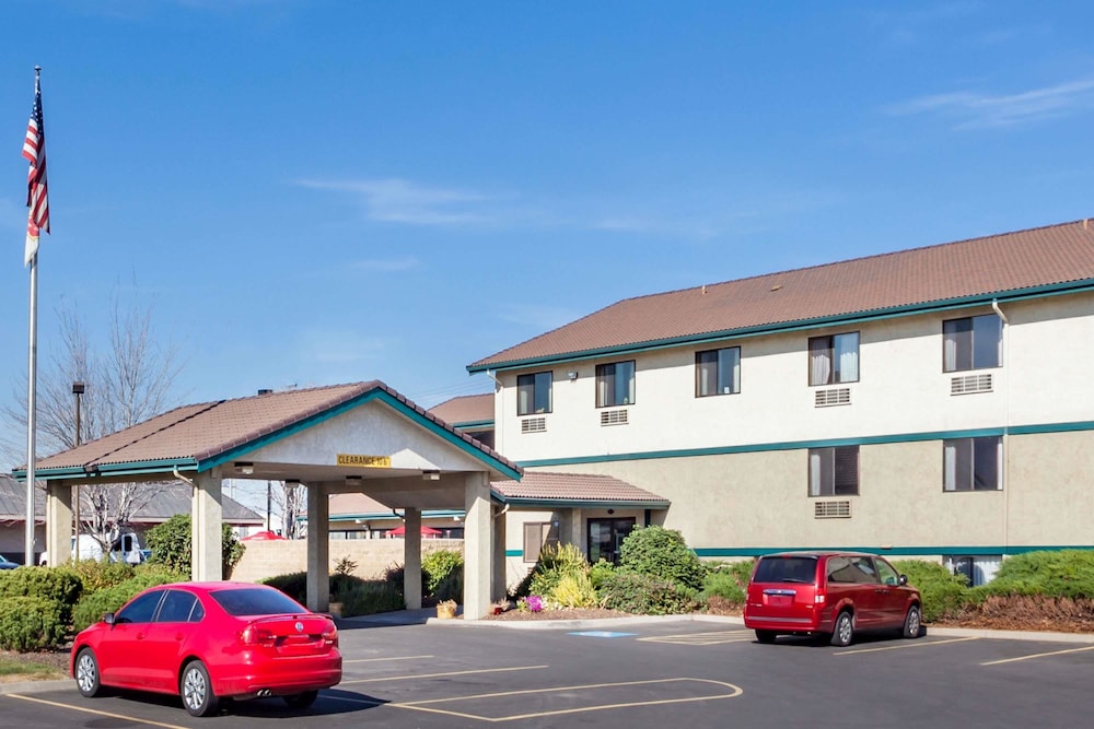 Super 8 By Wyndham Union Gap Yakima Area 1/37