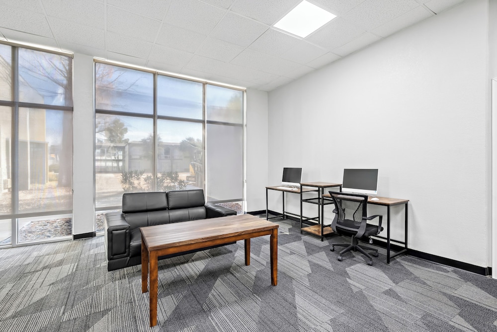 Studio6 Pecos, TX 44/60