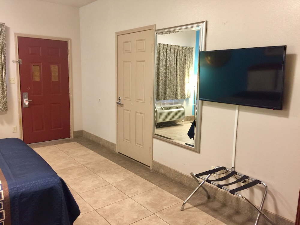 Knights Inn & Suites City Center Edinburg/McAllen 12/22