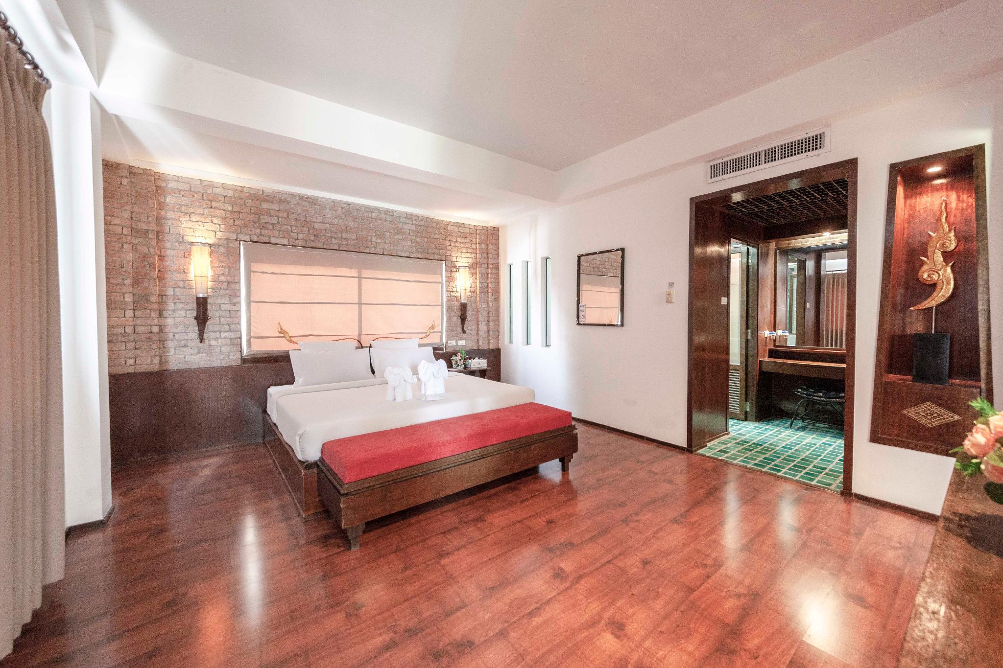 Suite, Garden View