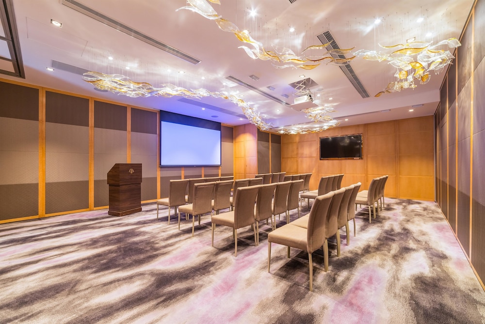 Kowloon Harbourfront Hotel 36/48