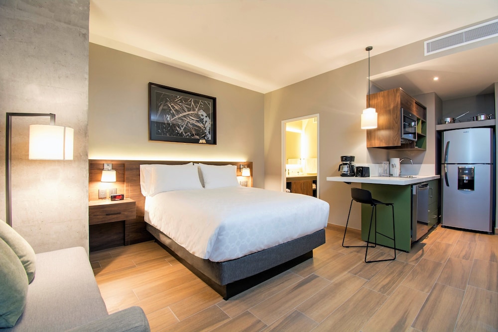 Staybridge Suites Guadalajara Novena 24/77