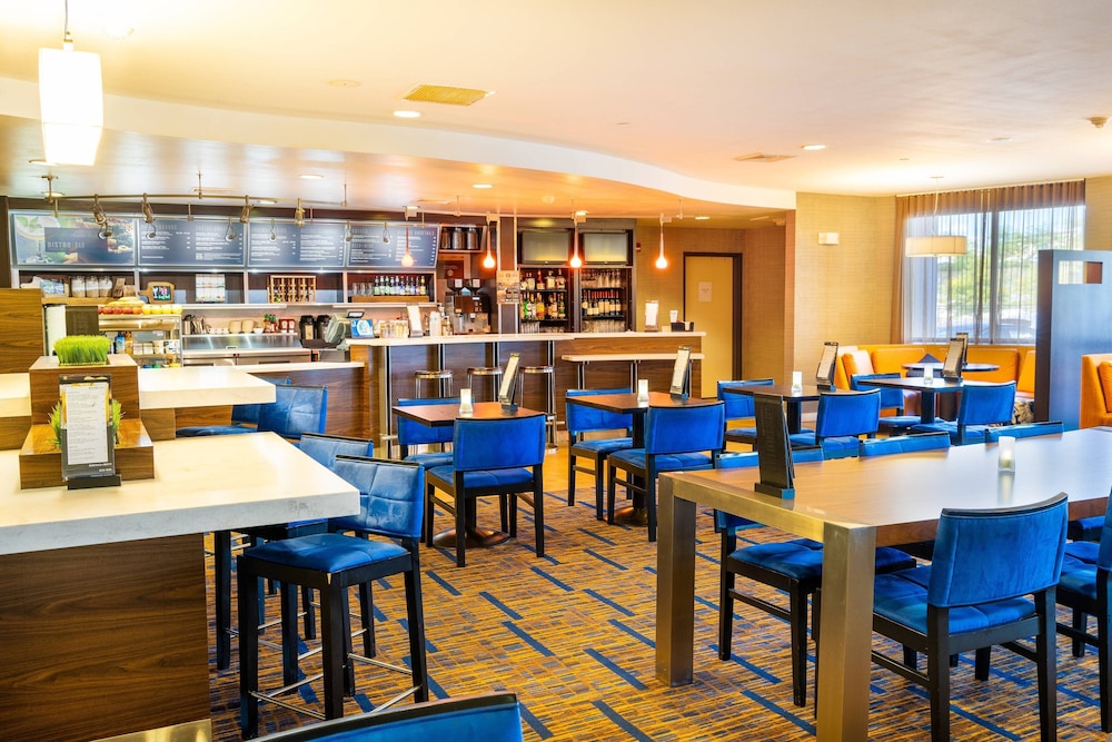 Courtyard by Marriott Kingston 33/50