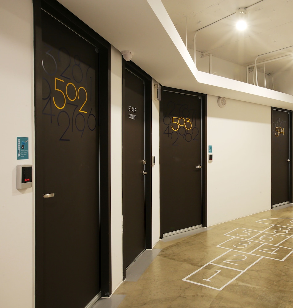 Loosha Hostel 12/69