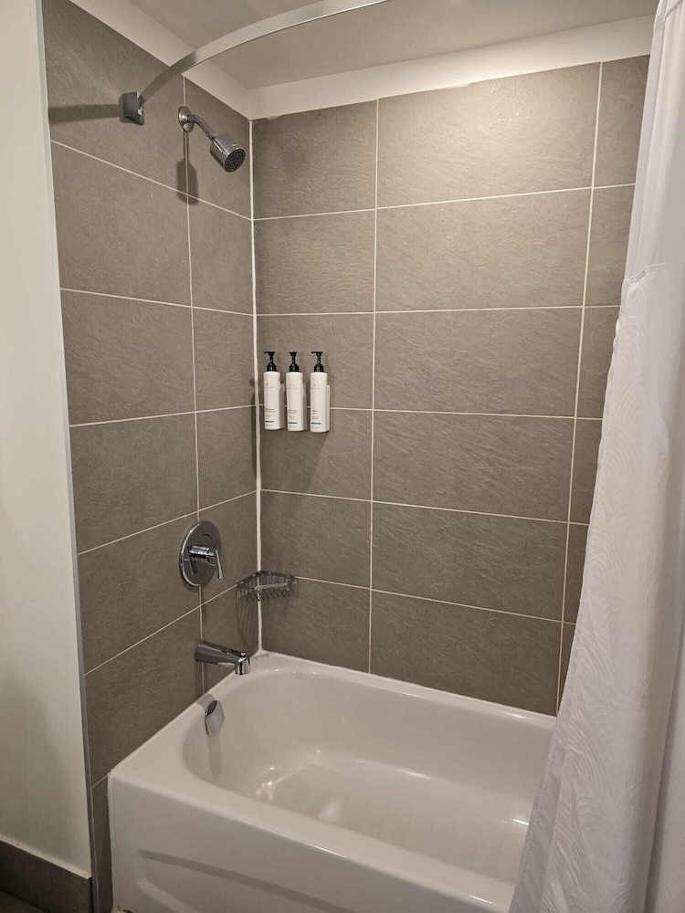 Country Inn and Suites By Radisson Belleville ON 44/49