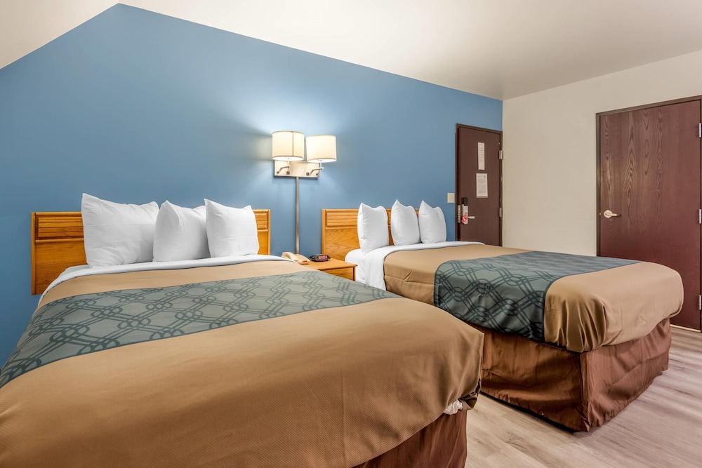 Standard, 2 Double Beds, Econo Lodge Saint Albans 2/6