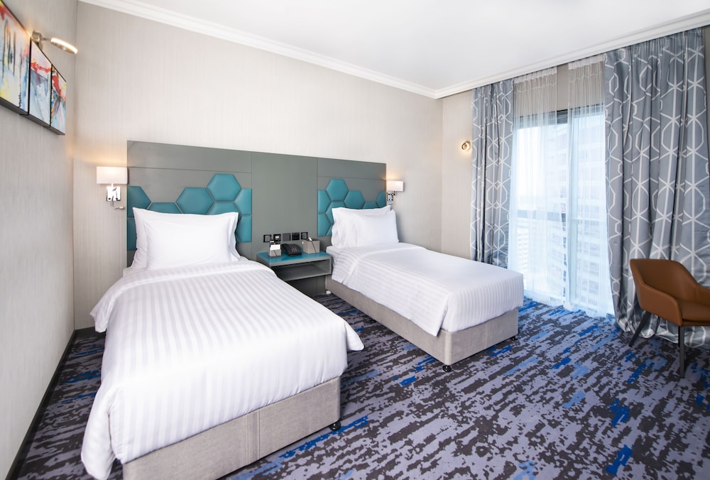 Edge Creekside Hotel 7/48