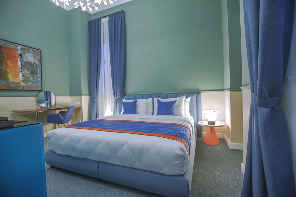 Heritage Hotel and Suites 6/39