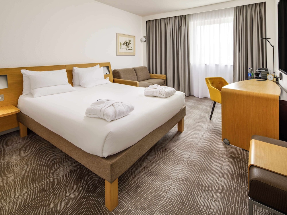 SUPERIOR, QUEEN BED, ACCESSIBLE