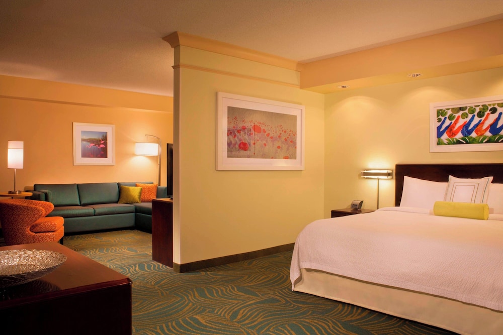 Suite, King Bed, Trundle Bed