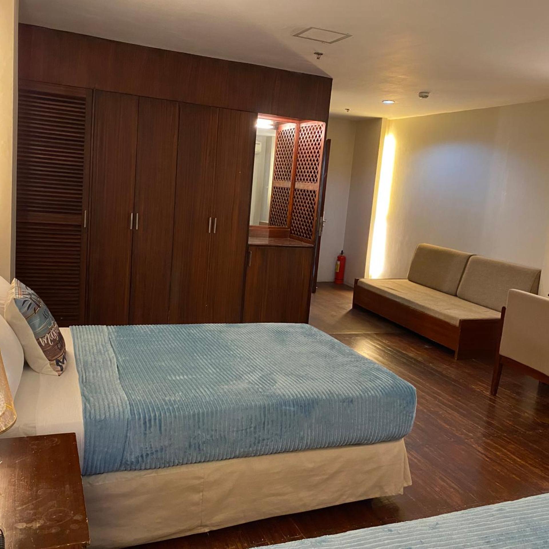 Century Plaza Hotel 26/50
