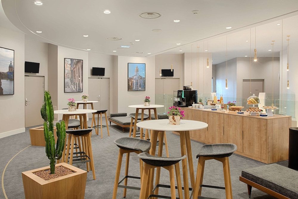restaurant cafeteria