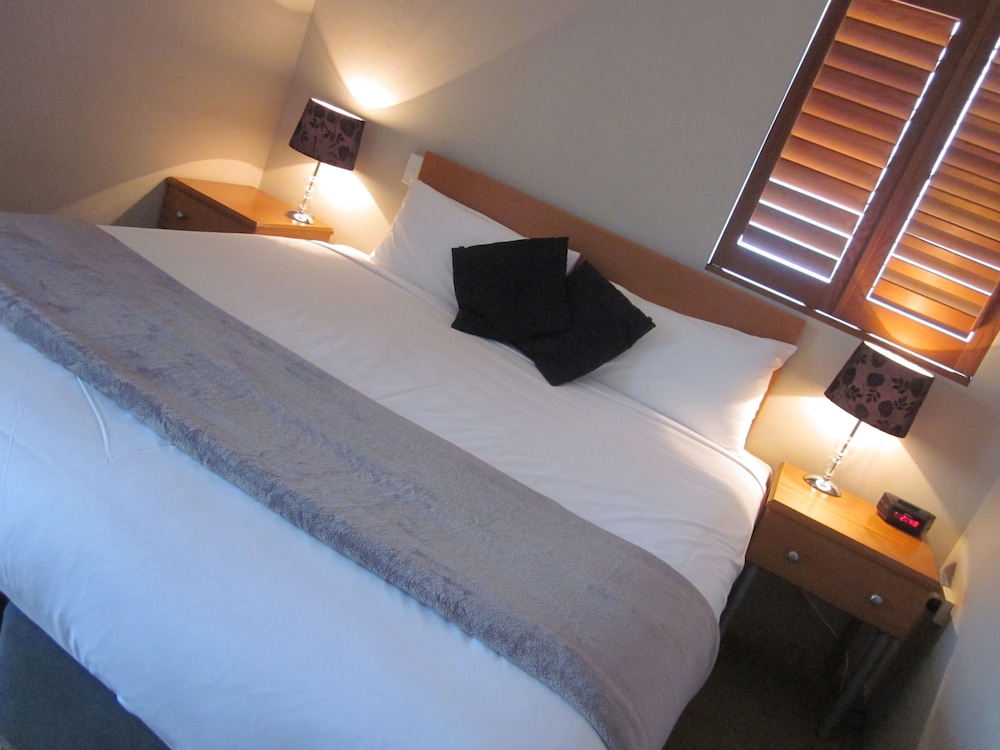 The Cosmopolitan Motel Serviced Apartments 15/48