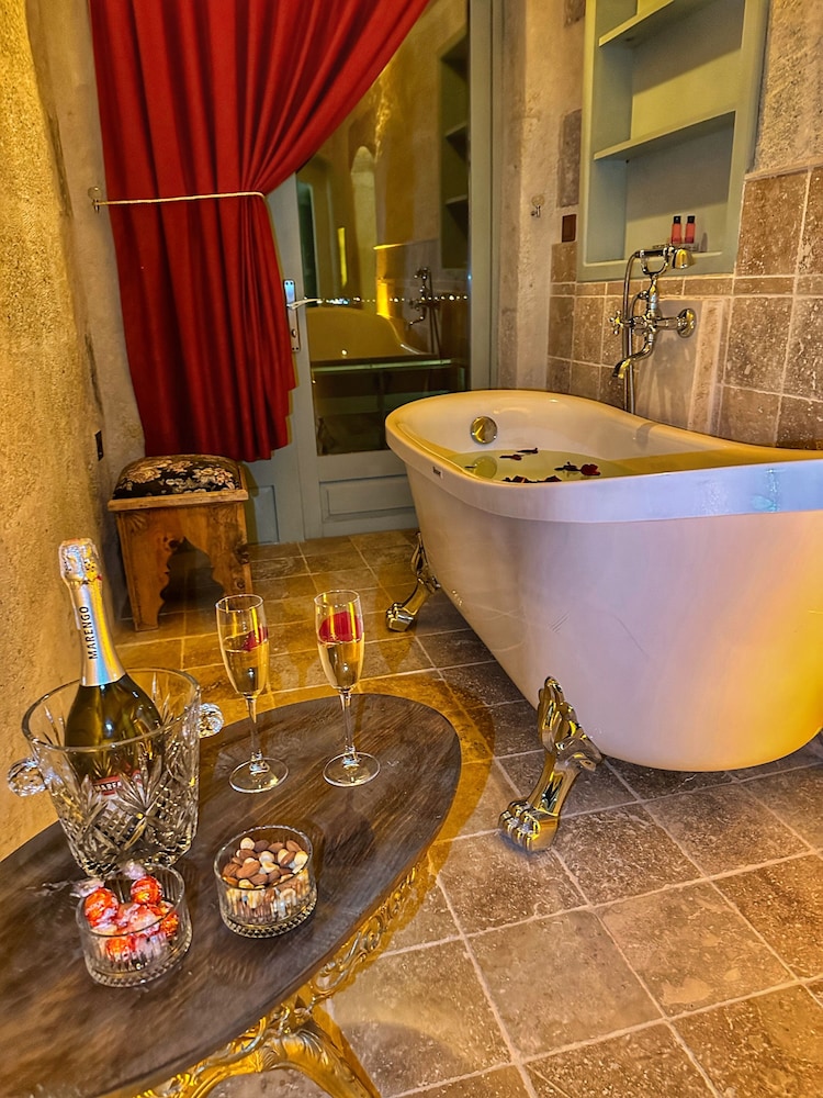 Taka Ev Cave Hotel & Guest House 18/50