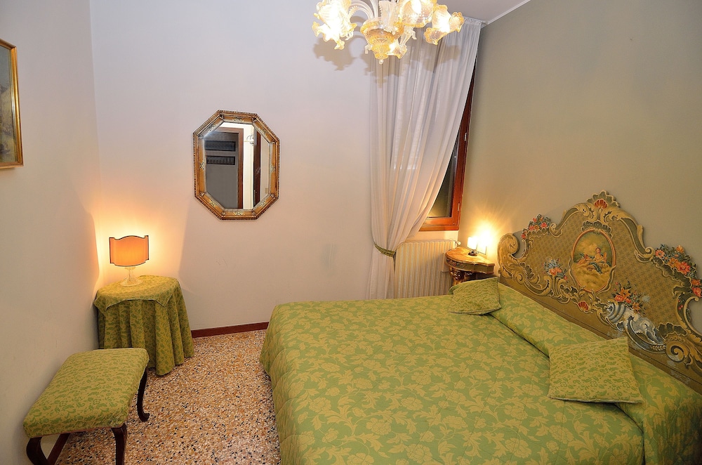 Charming Venice Apartments 28/78