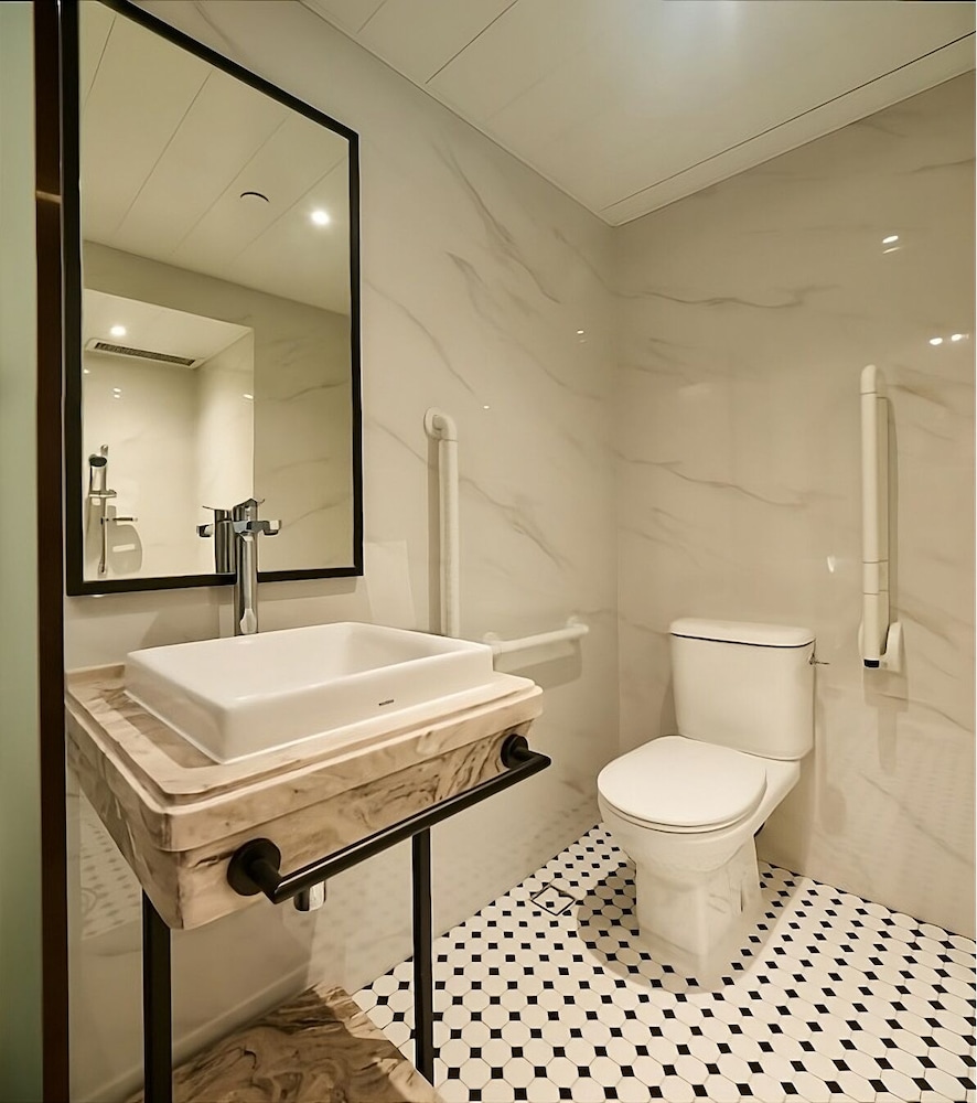 V Causeway Bay Hotel 24/35