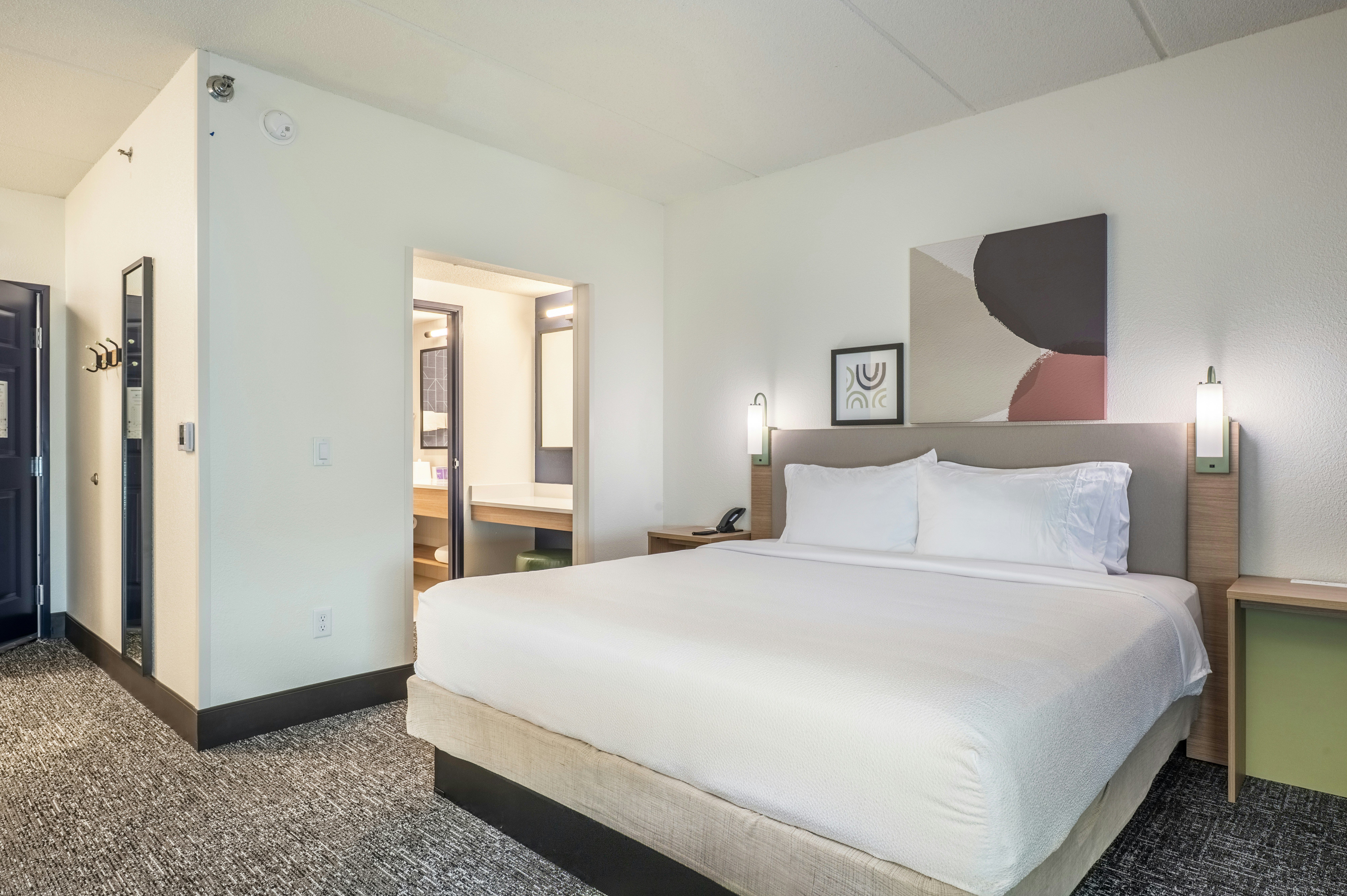 ROOM, KING BED, ACCESSIBLE