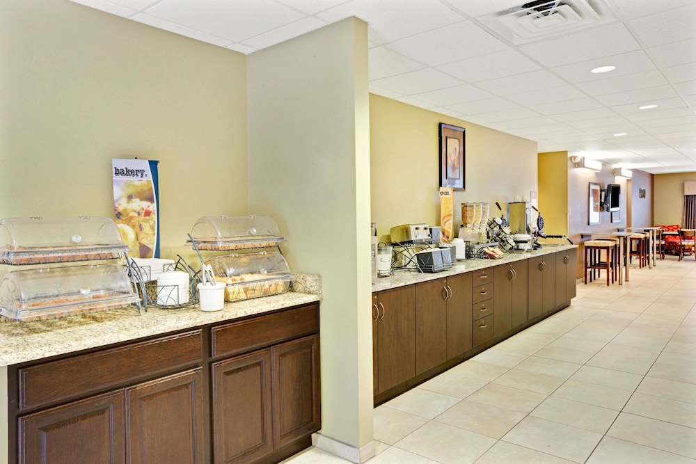 Microtel Inn Suites By Wyndham Bryson City 17/22