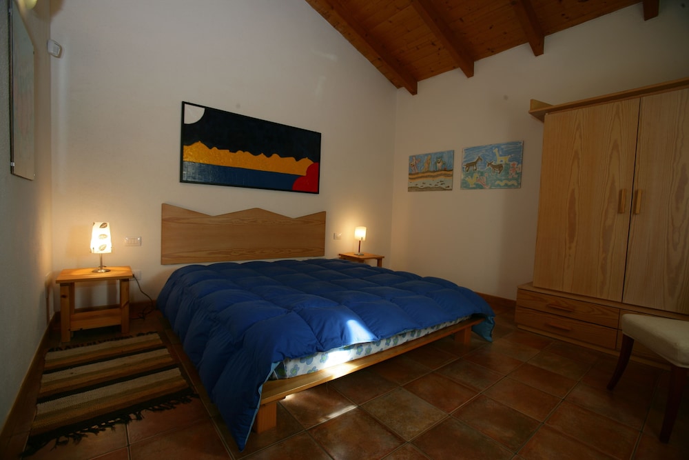 ROOM, DOUBLE BED