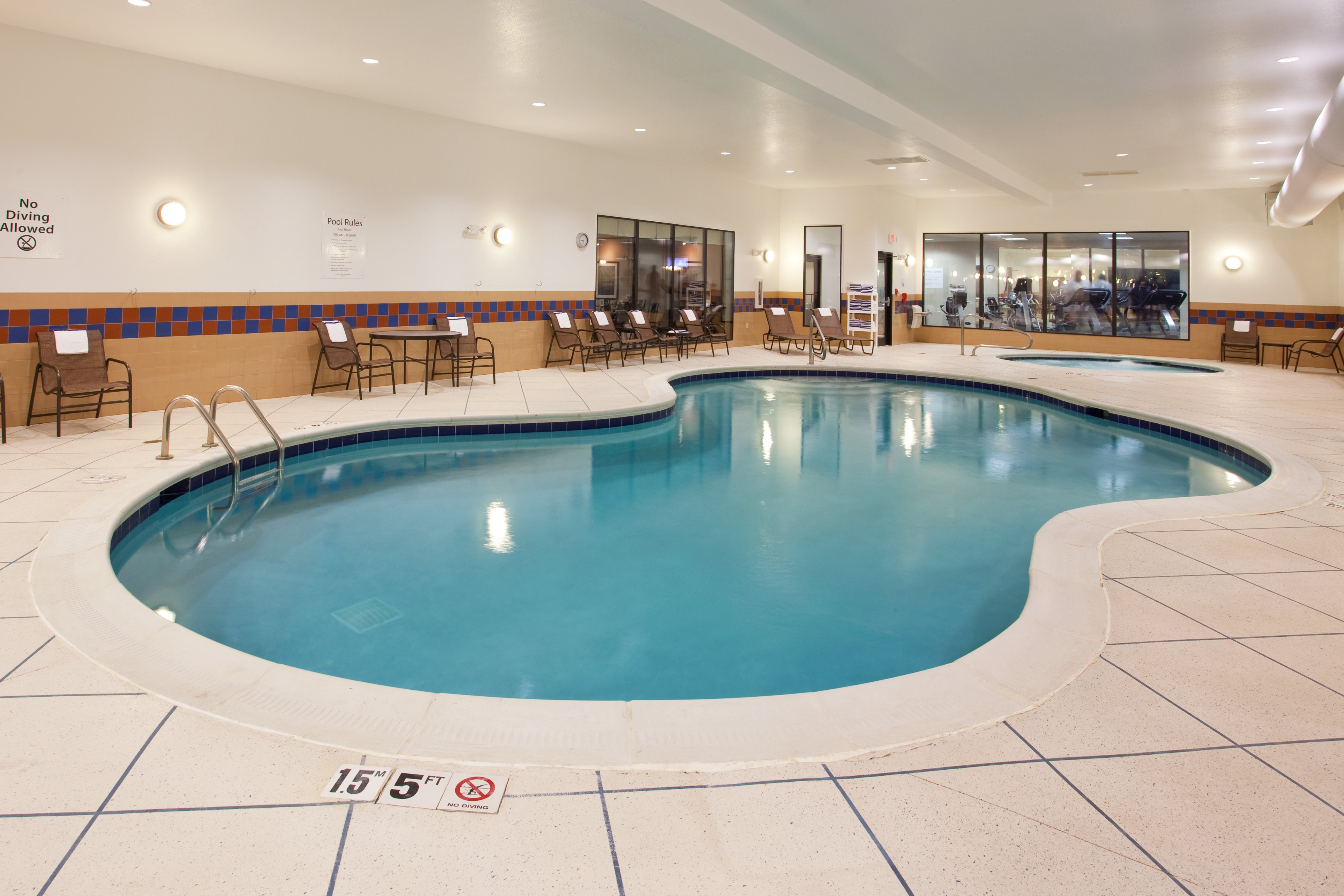 Holiday Inn Express Hotel Suites Zanesville North 38/66
