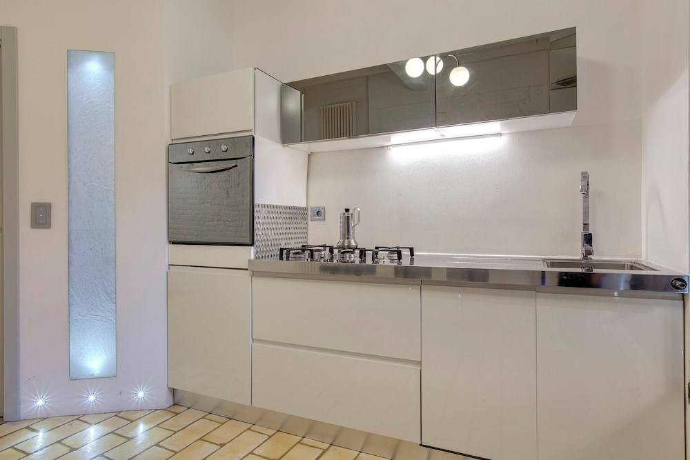 Mamo Florence - Victor Apartment 2/24