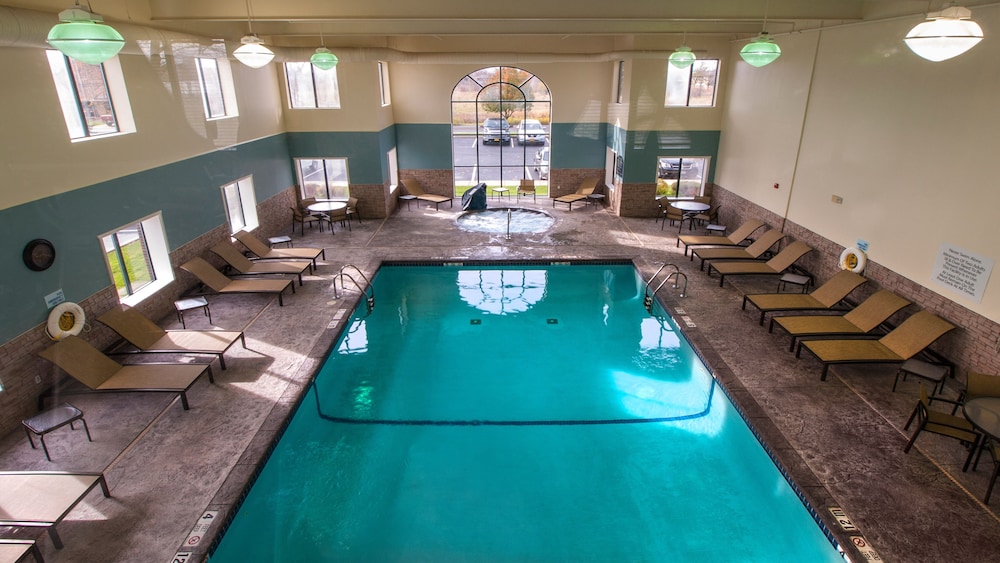 Holiday Inn Express Hotel Suites Buffalo Airport 49/58