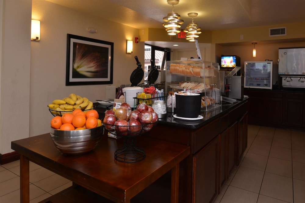 Mai Hana Hotel and Suites International Drive 24/55