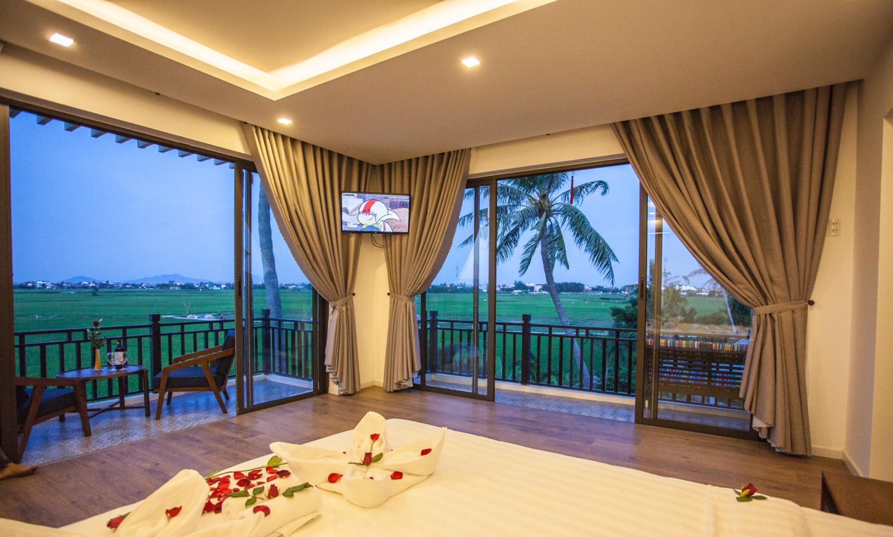 DELUXE, DOUBLE BED, GARDEN VIEW