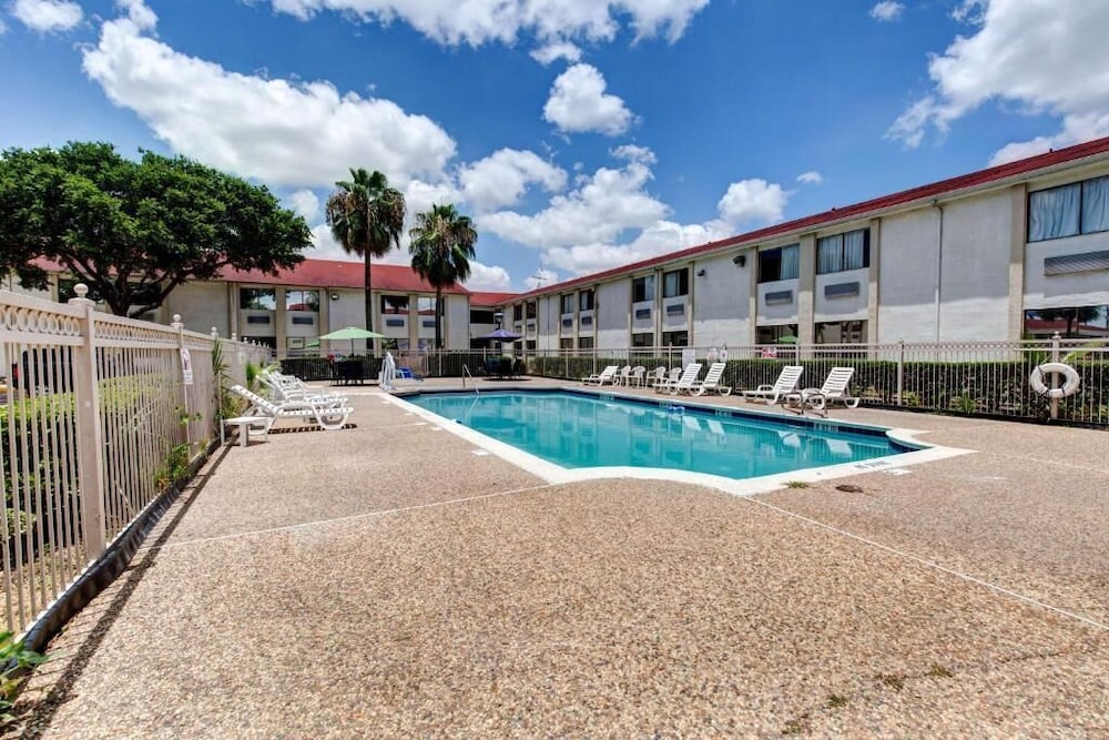 Executive Inn & Suites Hobby 26/29