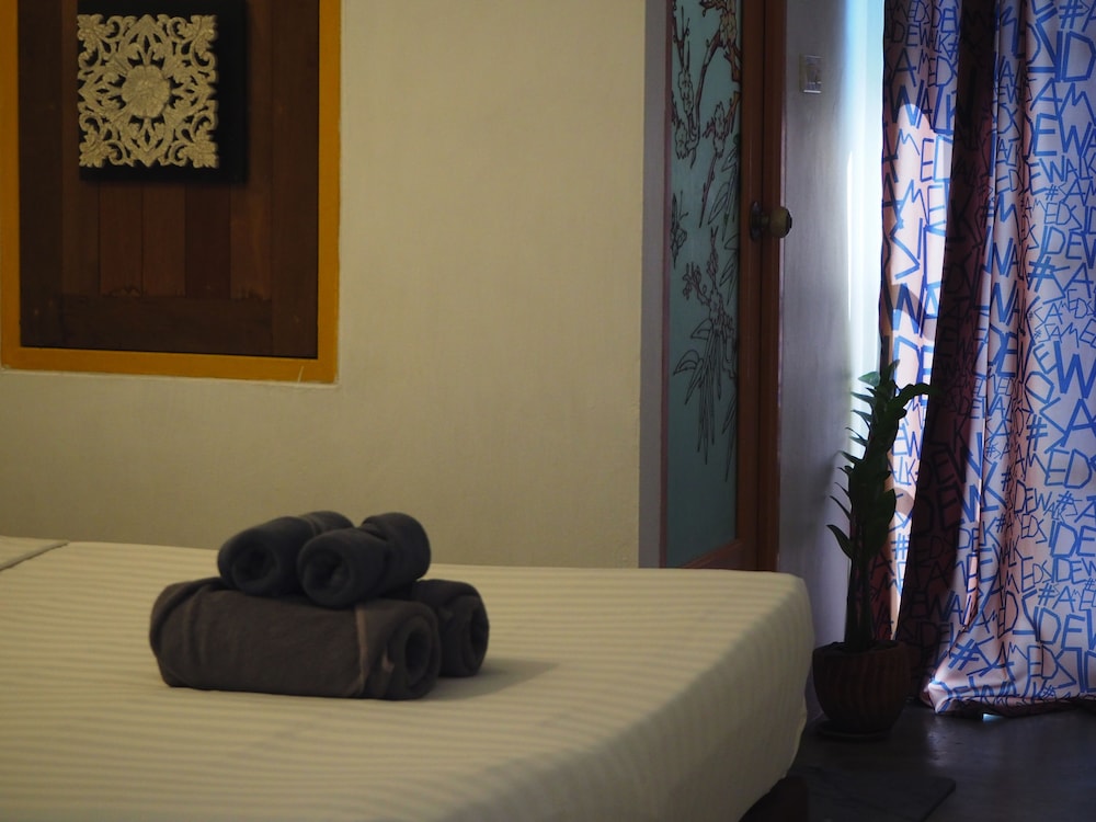 Side Walk Boutique Hotel 17/50