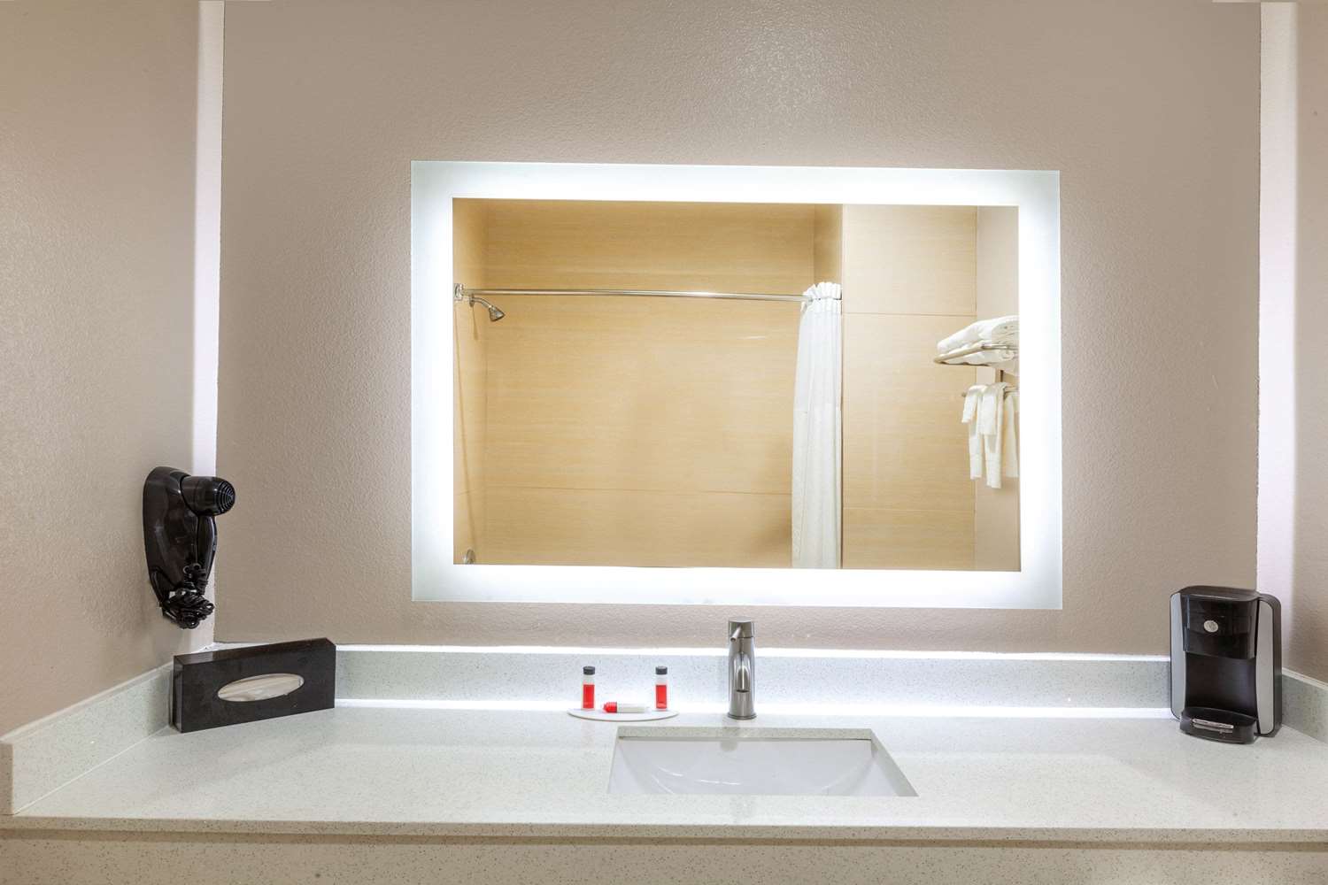 Super 8 by Wyndham Houston Northwest Cypress 30/32