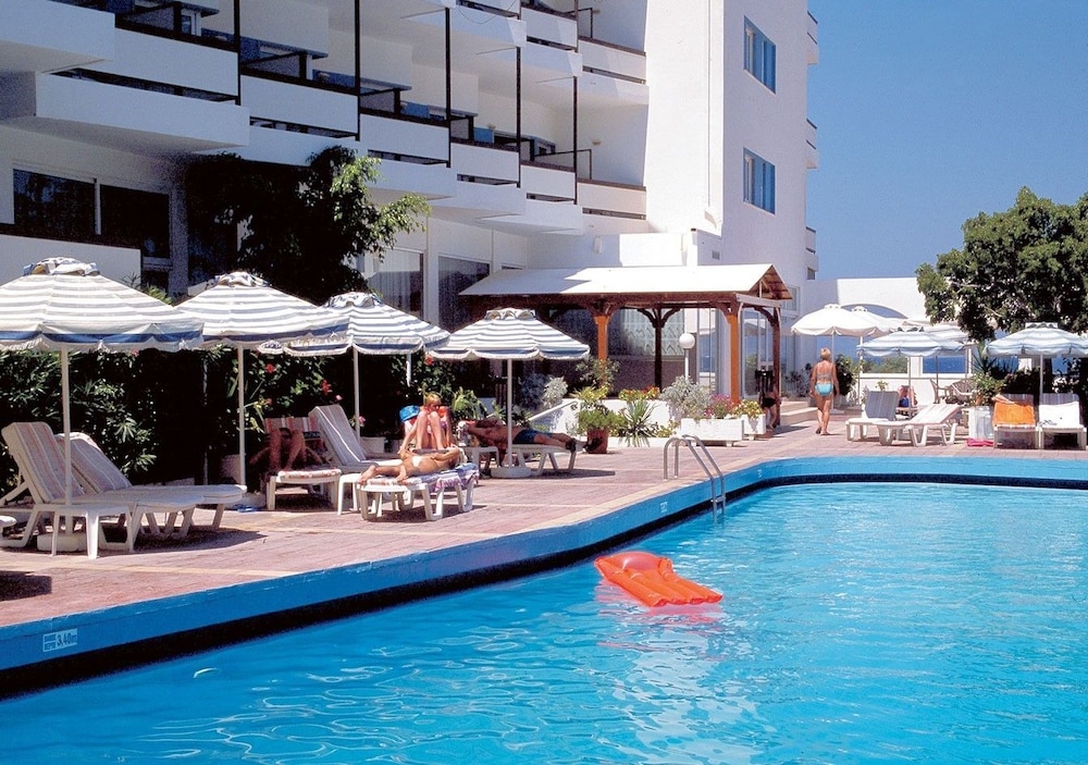 Belair Beach Hotel 6/50