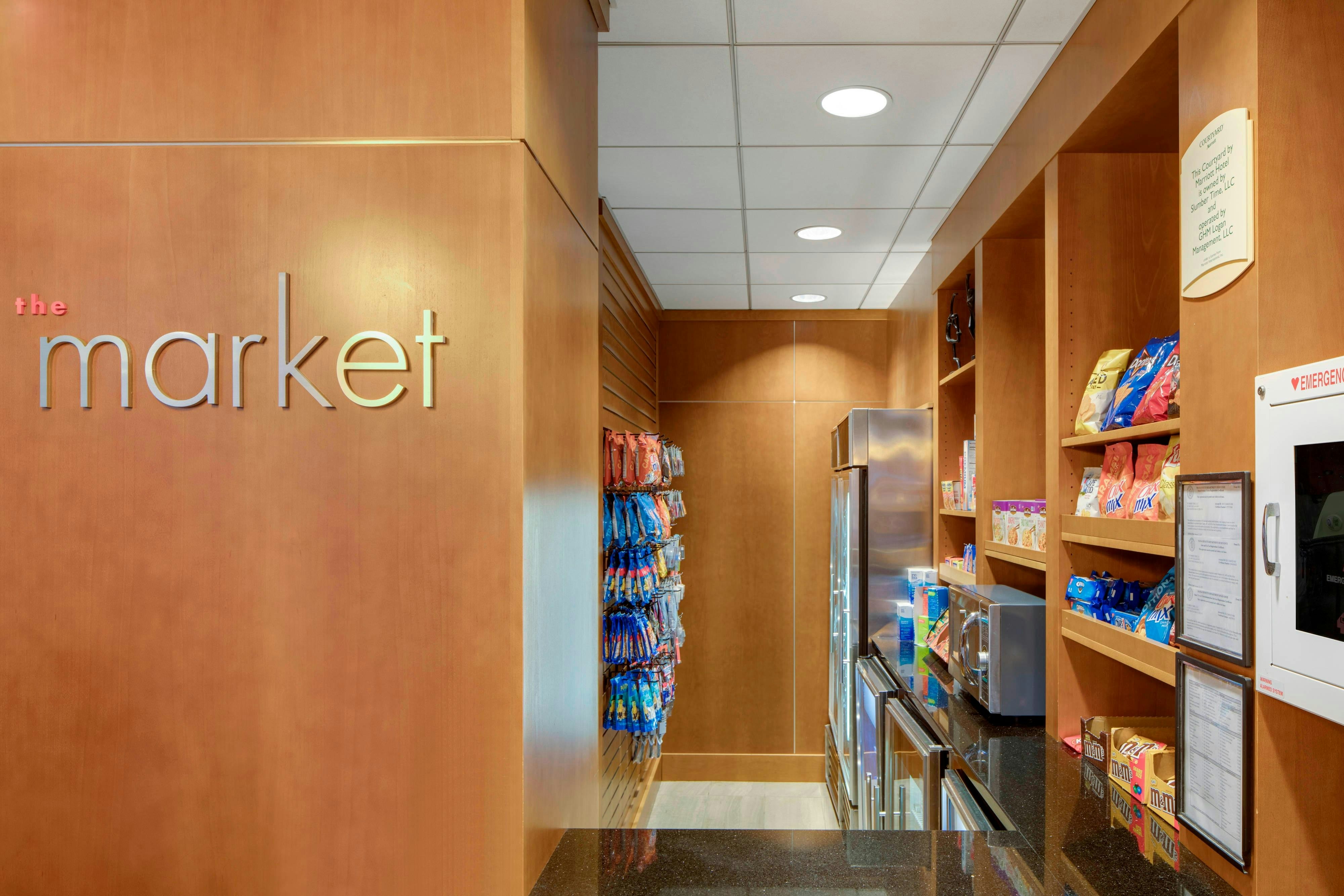 Lobby at COURTYARD BY MARRIOTT LOGAN AIRPORT, BOSTON - MA