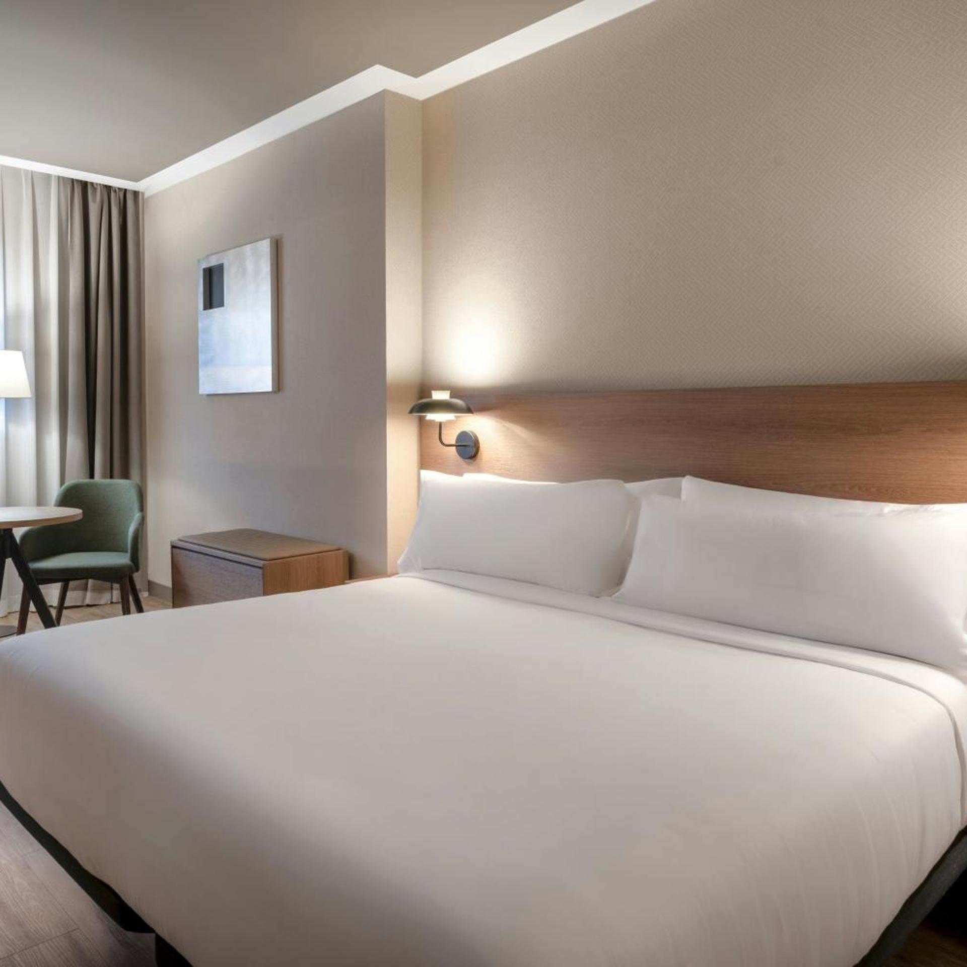 Plus, Standard, King Bed
