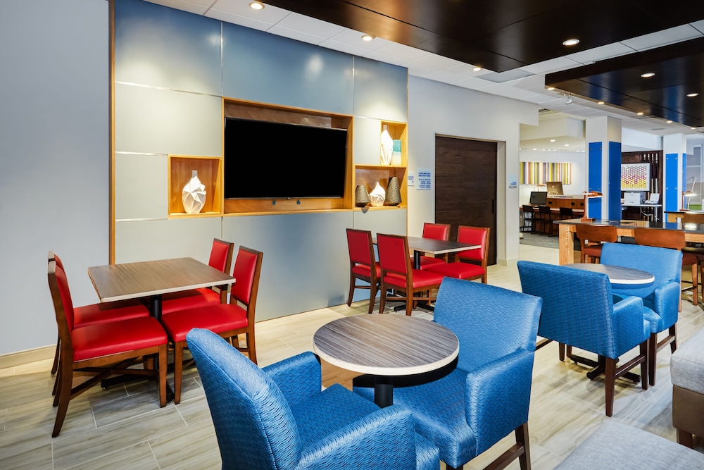 Holiday Inn Express And Suites Chicago North Shore Niles 38/57