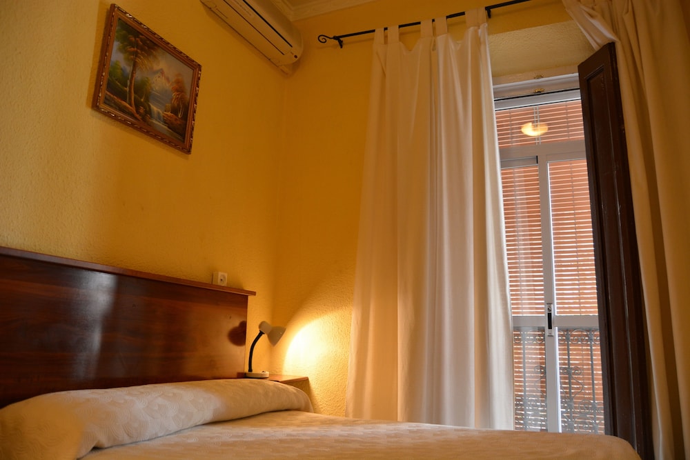 Pension Giraldilla 43/67