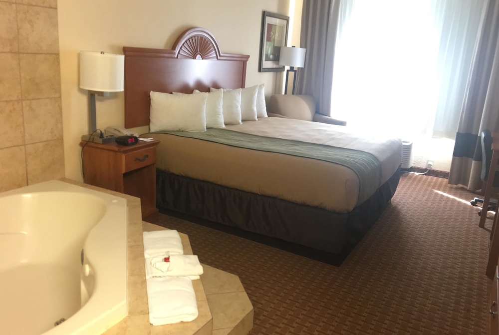 Super 8 by Wyndham Great Bend 6/25