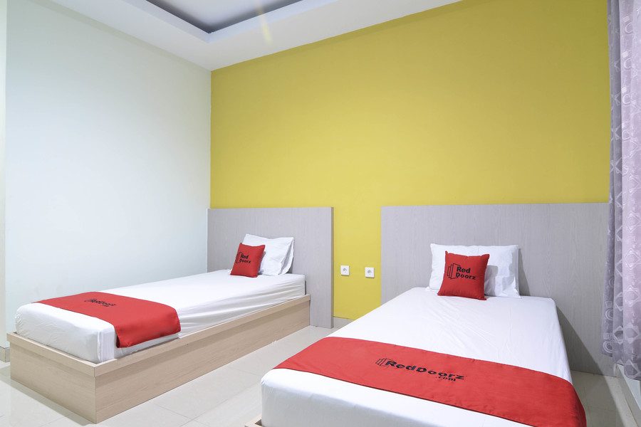 Reddoorz Plus Near Museum Keraton Surakarta 3/16
